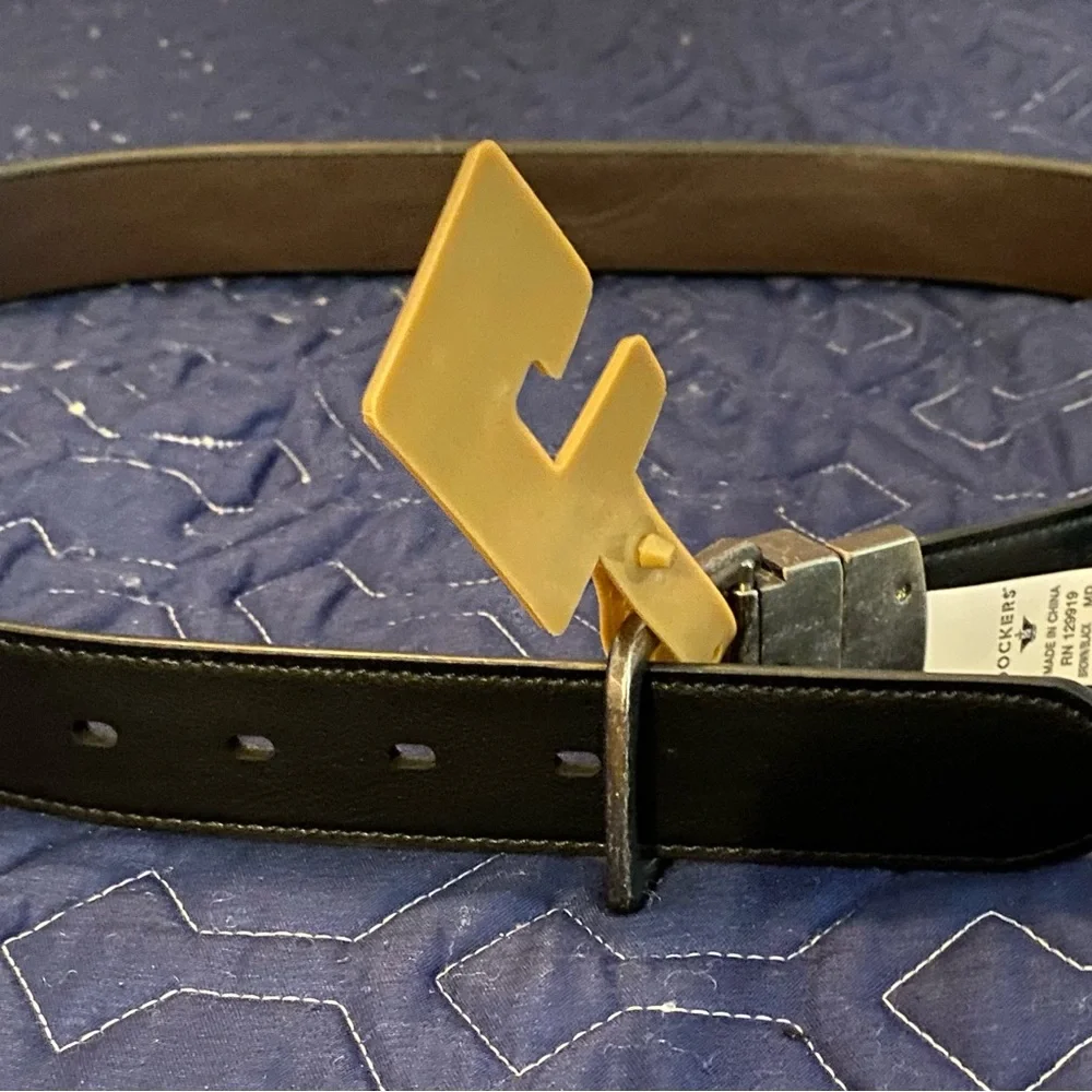 NWT Men’s Dockers Dark Brown /Black Reversible Belt with Brass Buckle